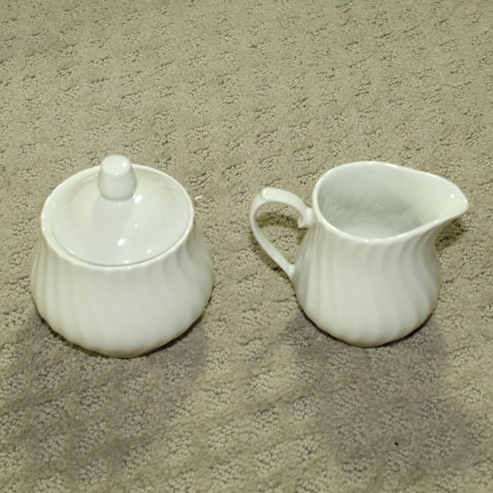 Gibson Houseware White Swirl Cream and Sugar Bowl with Lid